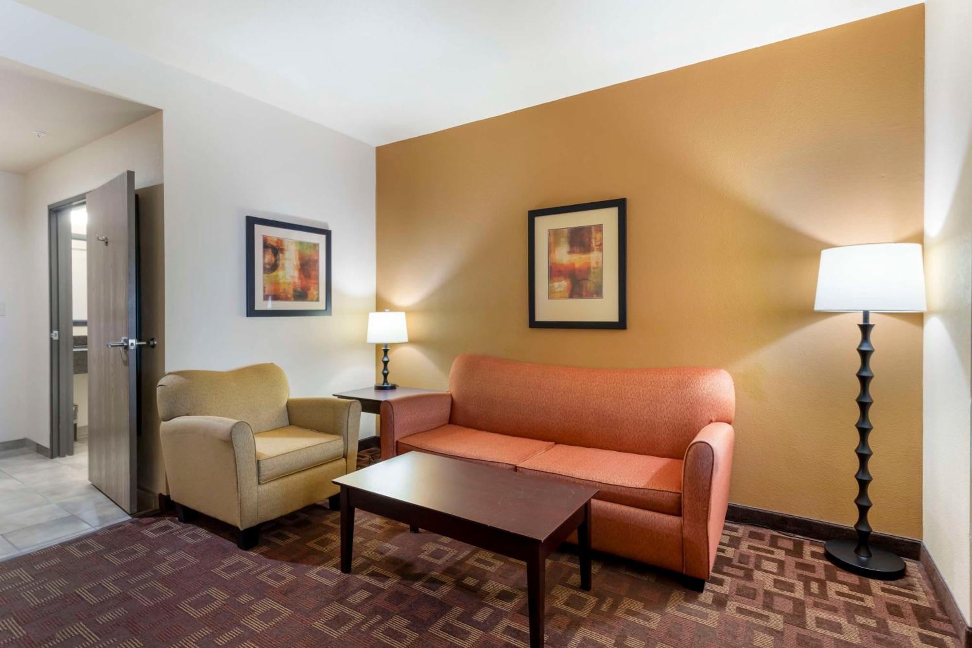 Best Western Plus Goliad Inn & Suites Exterior photo