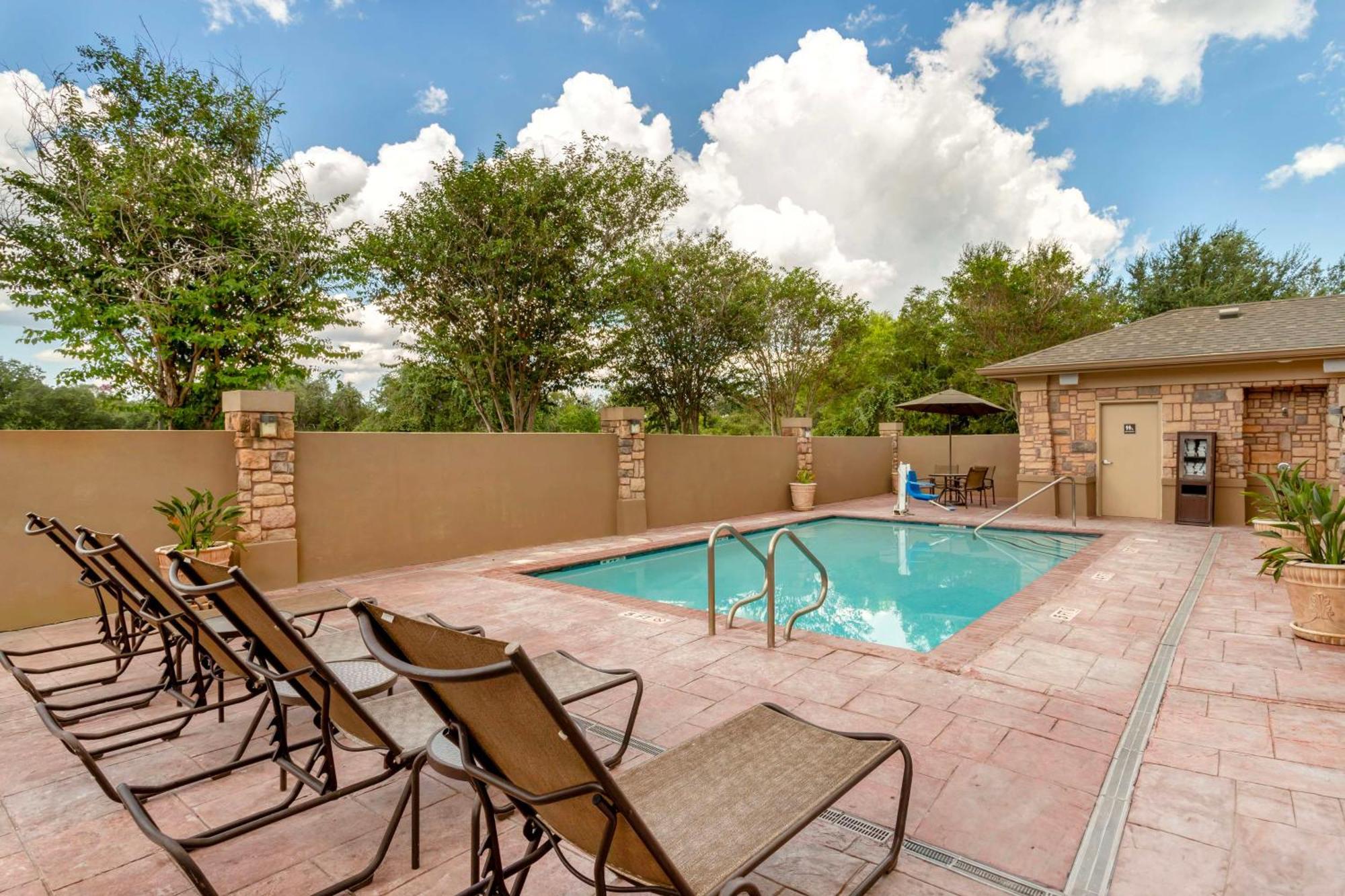 Best Western Plus Goliad Inn & Suites Exterior photo